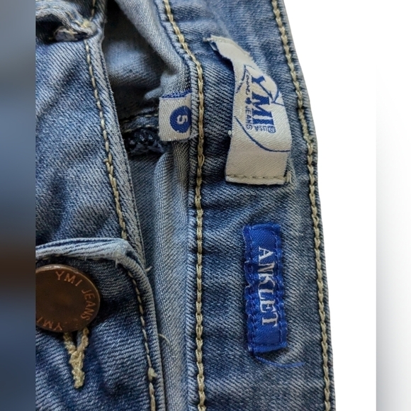 β¨ YMI Distressed Denim Dream: Soft Anklet Jeans in Size 5 ππ - Picture 4 of 8